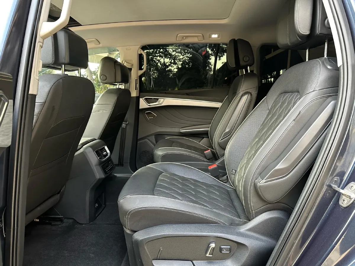 2021 Volkswagen Talagon 2.5T 299HP V6 7DCT,autocango,china used car exporter,china ev exporter,chinese used car exporter,chinese used ev exporter