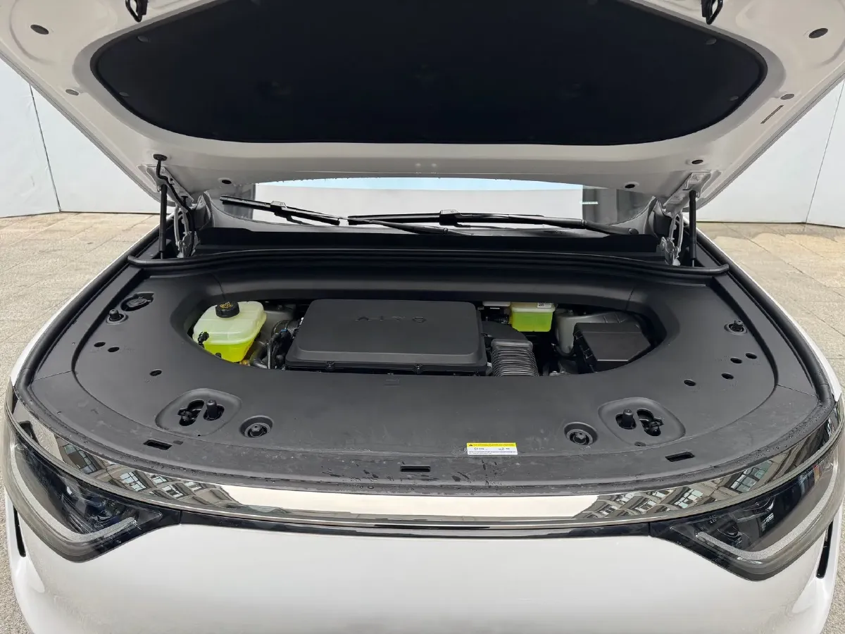 2025 AITO AITO M8 REEV 160HP REEV 53.4KWH,autocango,china used car exporter,china ev exporter,chinese used car exporter,chinese used ev exporter