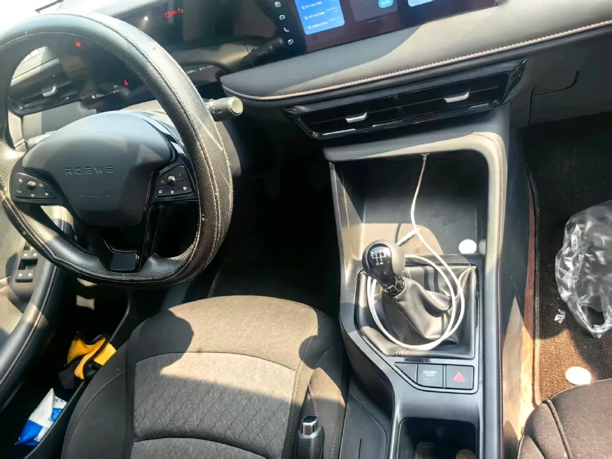 2023 Roewe i5 1.5L 129HP L4 5MT,autocango,china used car exporter,china ev exporter,chinese used car exporter,chinese used ev exporter