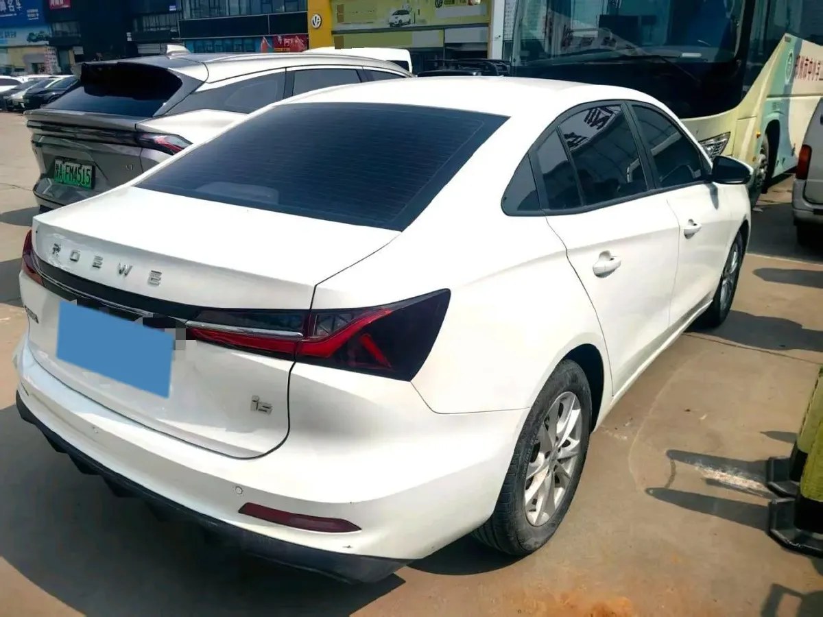 2023 Roewe i5 1.5L 129HP L4 5MT,autocango,china used car exporter,china ev exporter,chinese used car exporter,chinese used ev exporter