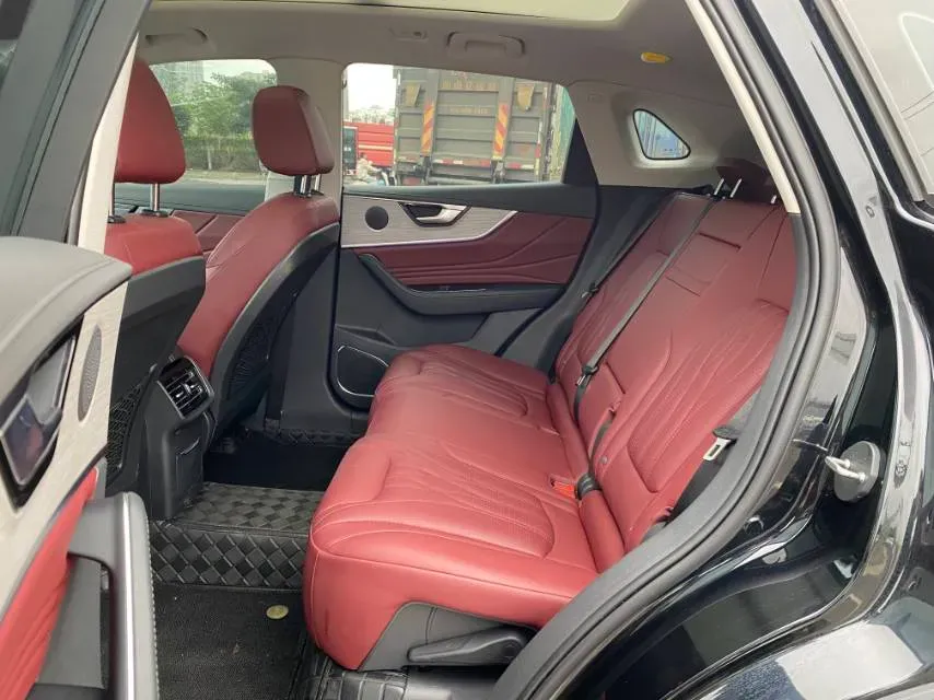 2025 HongQi HS5 2.0T 252HP L4 8AT,autocango,china used car exporter,china ev exporter,chinese used car exporter,chinese used ev exporter