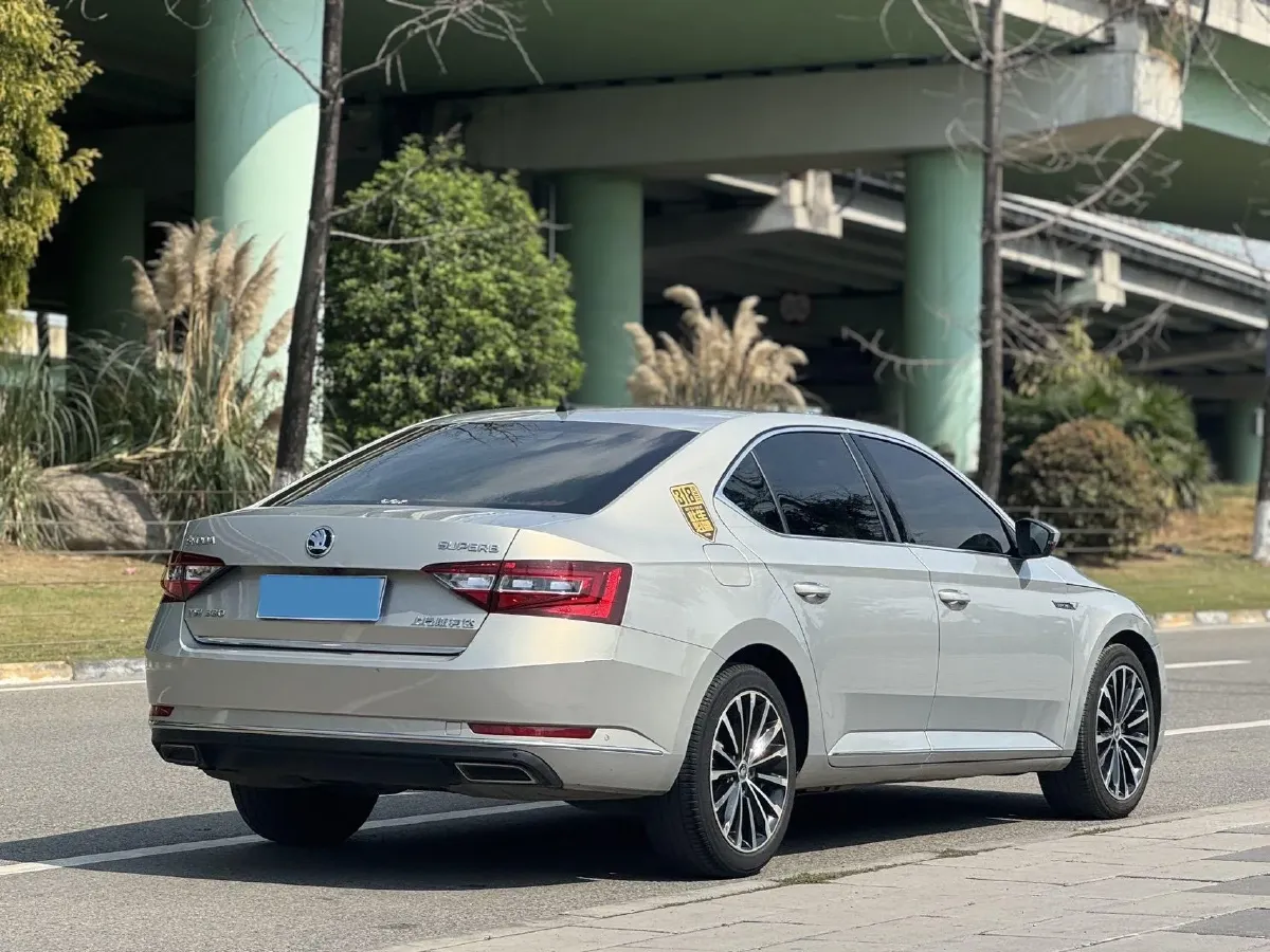 2018 Skoda Kodiak 1.8T 180HP L4 7DCT,autocango,china used car exporter,china ev exporter,chinese used car exporter,chinese used ev exporter