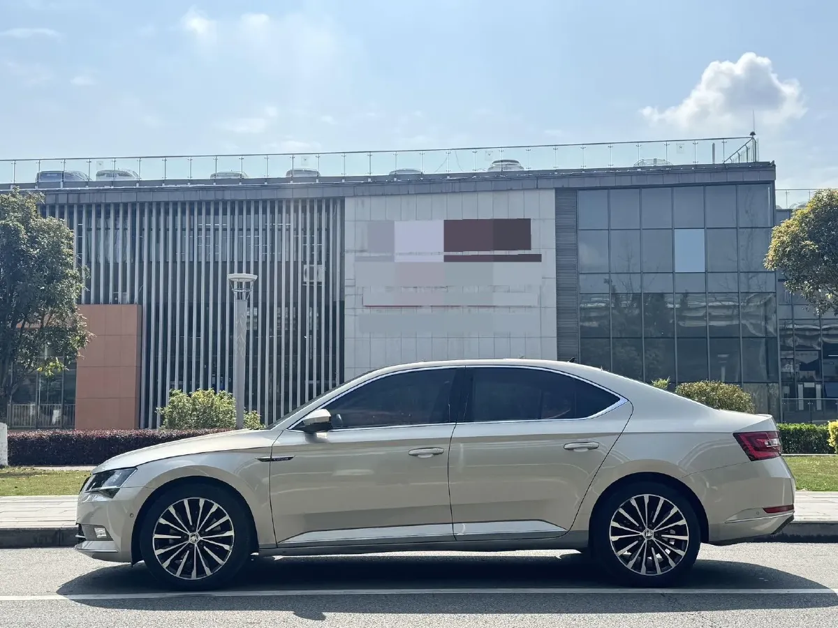 2018 Skoda Kodiak 1.8T 180HP L4 7DCT,autocango,china used car exporter,china ev exporter,chinese used car exporter,chinese used ev exporter