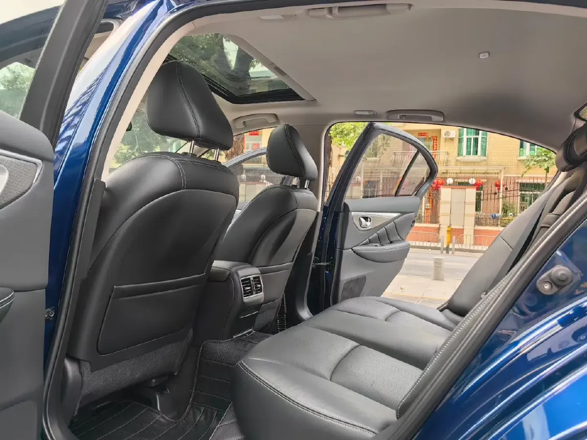 2018 Jeep Grand Commander 2.0T 265HP L4 9AT,autocango,china used car exporter,china ev exporter,chinese used car exporter,chinese used ev exporter