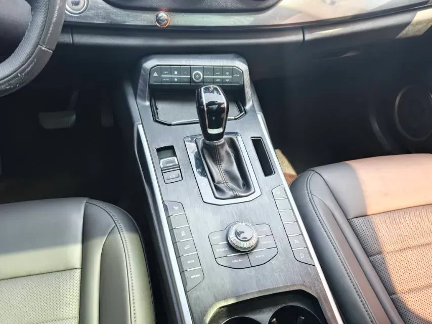 2017 WEY VV7 2.0T 234HP L4 7DCT,autocango,china used car exporter,china ev exporter,chinese used car exporter,chinese used ev exporter