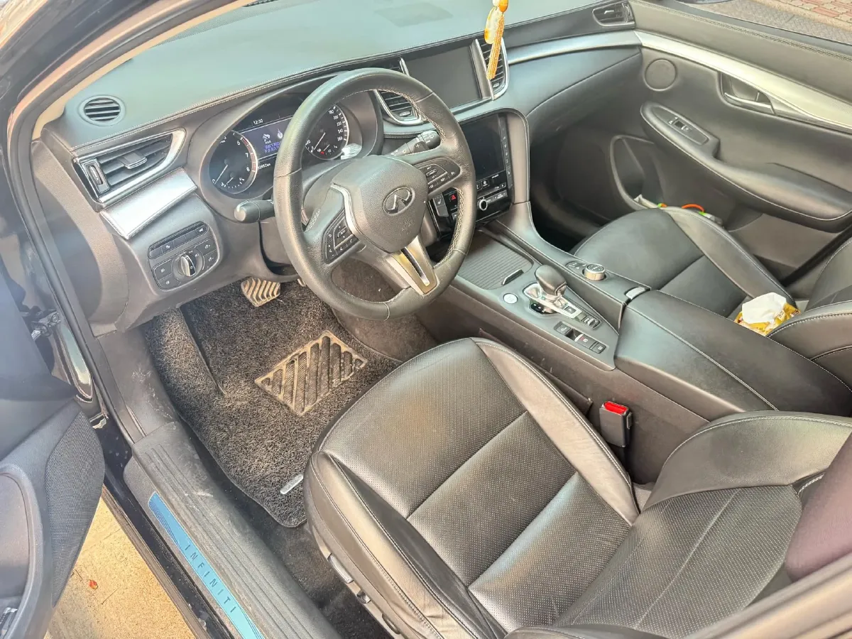 2018 Infiniti QX30 2.0T 211HP L4 7DCT,autocango,china used car exporter,china ev exporter,chinese used car exporter,chinese used ev exporter