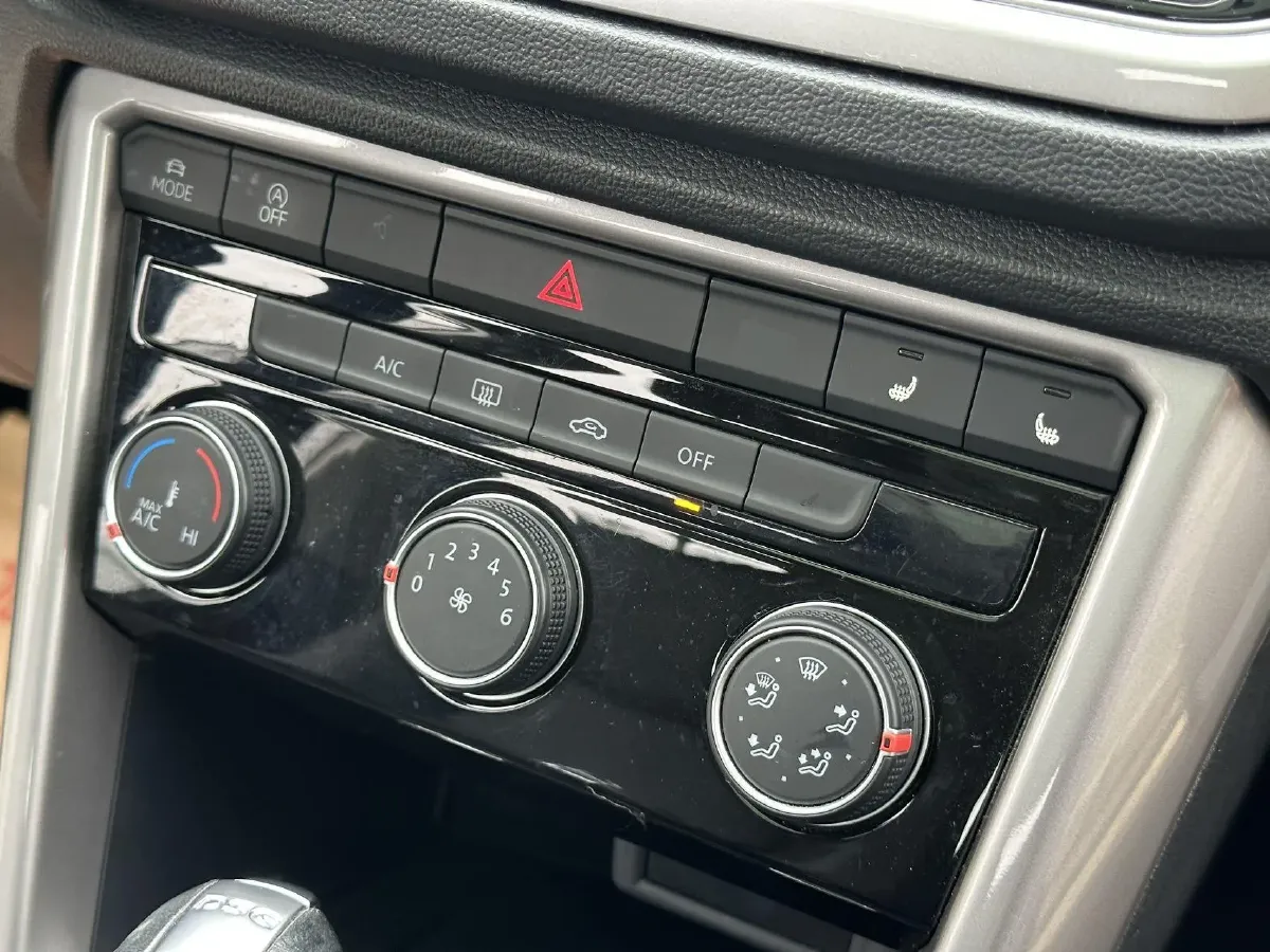 2021 Volkswagen T-Roc 1.4T 150HP L4 7DCT,autocango,china used car exporter,china ev exporter,chinese used car exporter,chinese used ev exporter