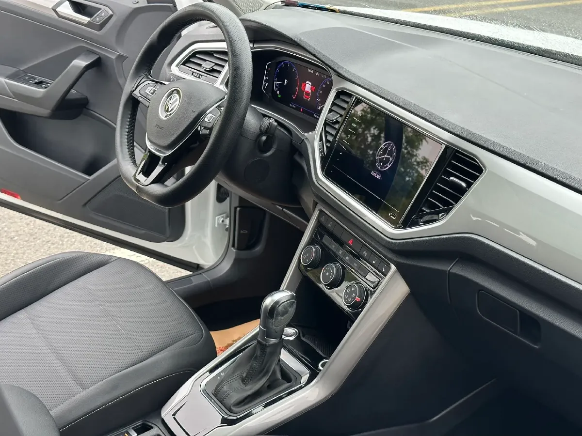 2021 Volkswagen T-Roc 1.4T 150HP L4 7DCT,autocango,china used car exporter,china ev exporter,chinese used car exporter,chinese used ev exporter