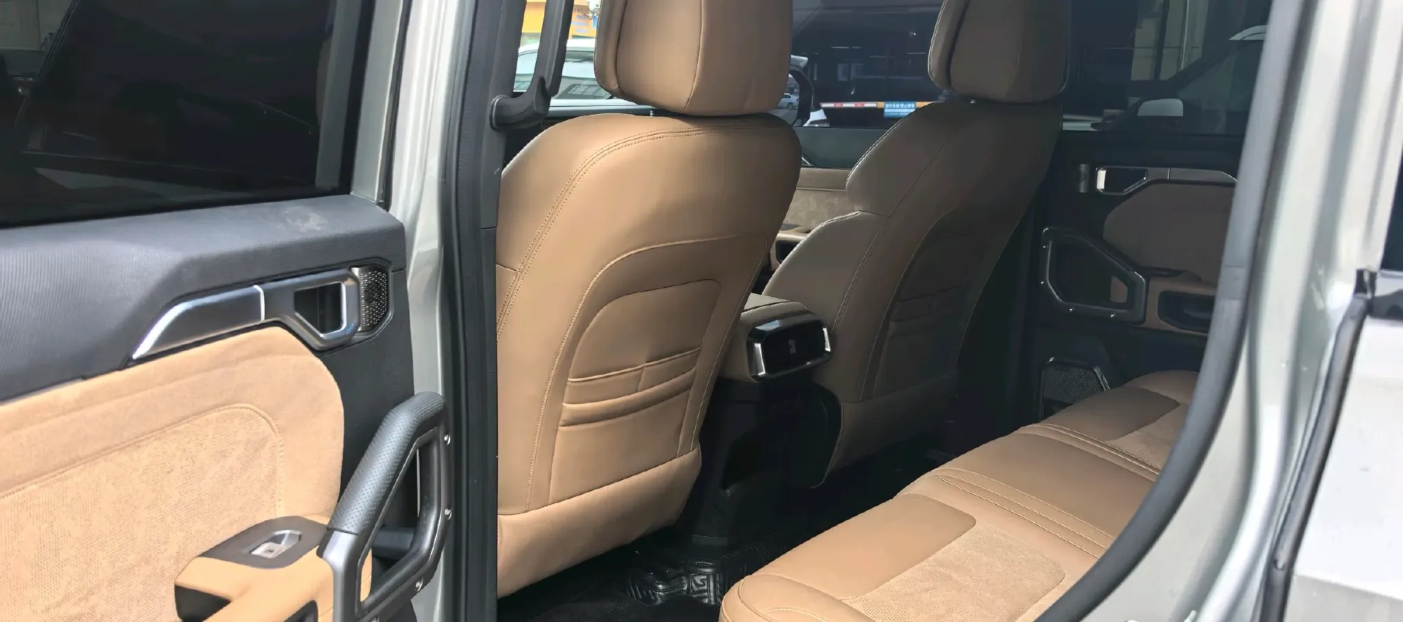 2023 Jetour Traveller 2.0T 254HP L4 7DCT,autocango,china used car exporter,china ev exporter,chinese used car exporter,chinese used ev exporter