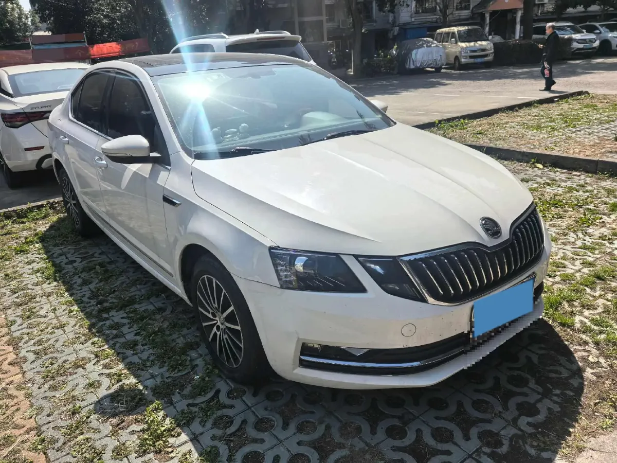 2019 Skoda Octavia 1.5L 116HP L4 6AT,autocango,china used car exporter,china ev exporter,chinese used car exporter,chinese used ev exporter