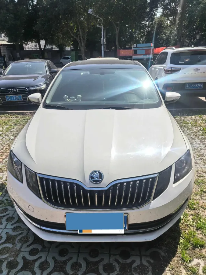 2019 Skoda Octavia 1.5L 116HP L4 6AT,autocango,china used car exporter,china ev exporter,chinese used car exporter,chinese used ev exporter