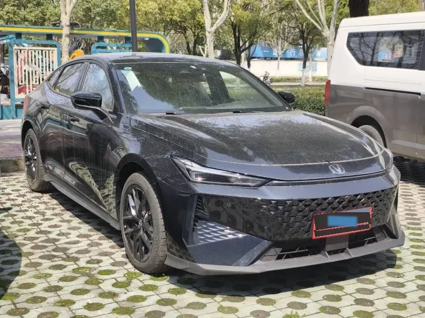 2024 ChangAn UNI-V 1.5T 188HP L4 7DCT,autocango,china used car exporter,china ev exporter,chinese used car exporter,chinese used ev exporter