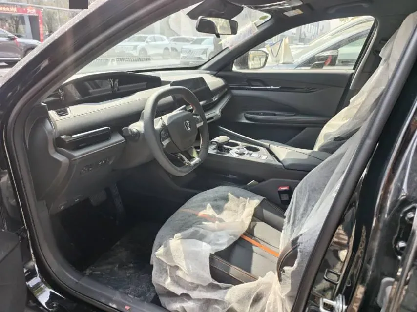 2024 ChangAn UNI-V 1.5T 188HP L4 7DCT,autocango,china used car exporter,china ev exporter,chinese used car exporter,chinese used ev exporter