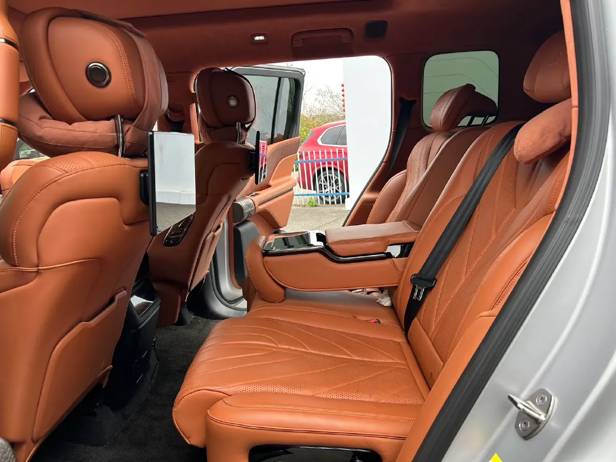 2023 YangWang U8 2.0T 272HP L4 REEV 49.05KWH,autocango,china used car exporter,china ev exporter,chinese used car exporter,chinese used ev exporter