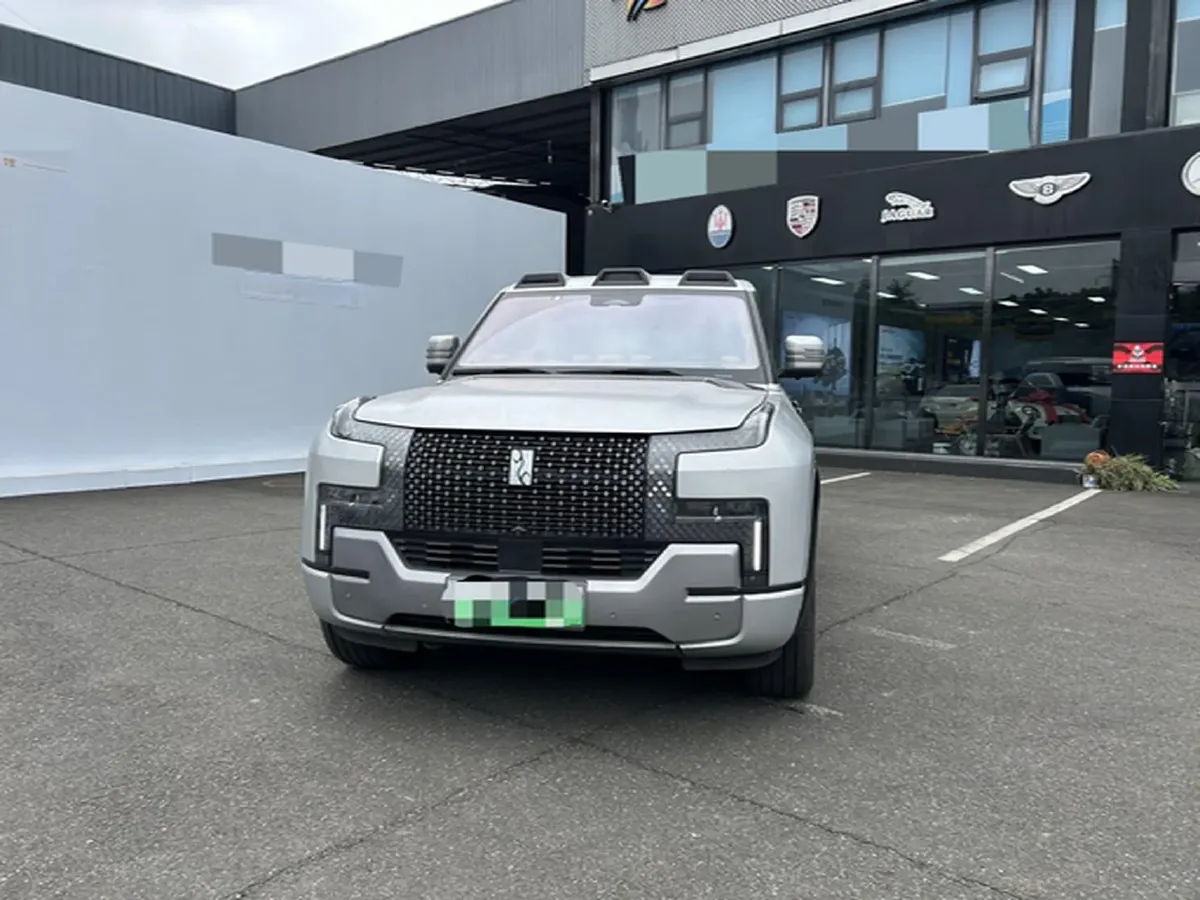 2023 YangWang U8 2.0T 272HP L4 REEV 49.05KWH,autocango,china used car exporter,china ev exporter,chinese used car exporter,chinese used ev exporter