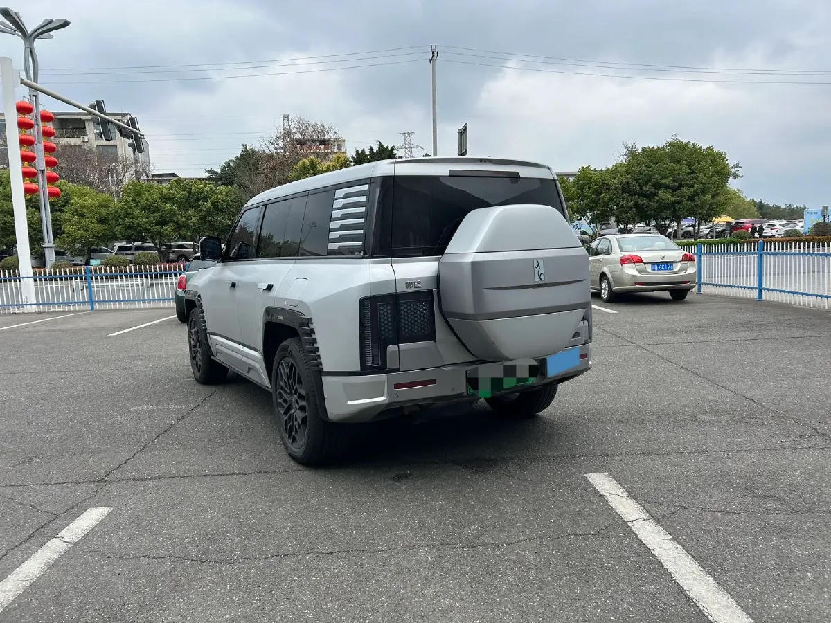 2023 YangWang U8 2.0T 272HP L4 REEV 49.05KWH,autocango,china used car exporter,china ev exporter,chinese used car exporter,chinese used ev exporter