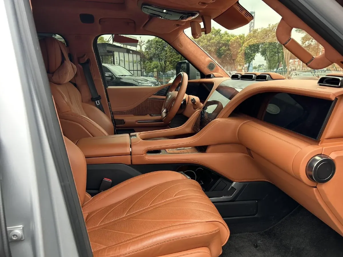 2023 YangWang U8 2.0T 272HP L4 REEV 49.05KWH,autocango,china used car exporter,china ev exporter,chinese used car exporter,chinese used ev exporter