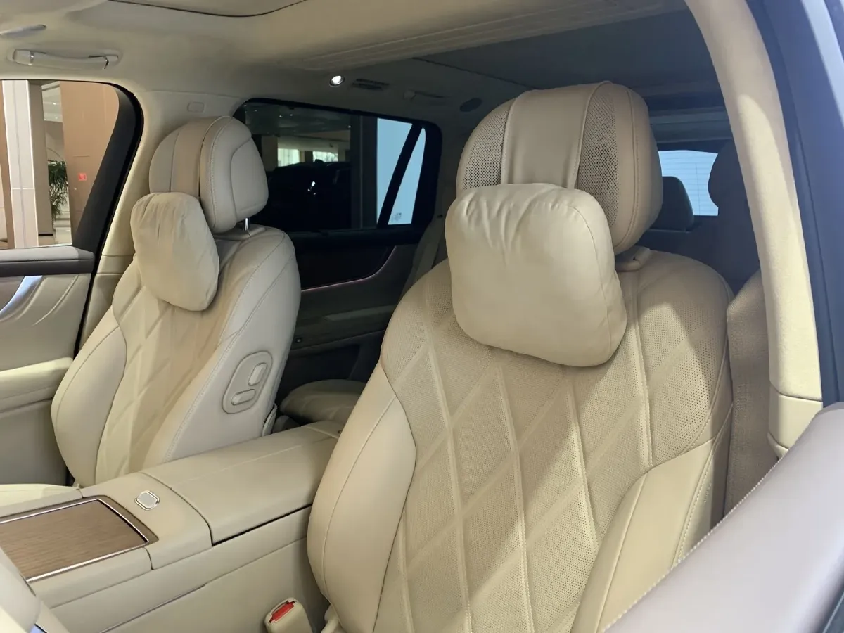 2025 AITO AITO M9 REEV 160HP REEV 52KWH,autocango,china used car exporter,china ev exporter,chinese used car exporter,chinese used ev exporter