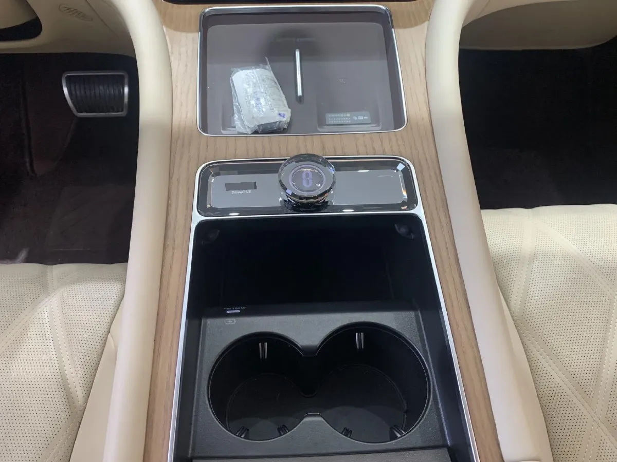 2025 AITO AITO M9 REEV 160HP REEV 52KWH,autocango,china used car exporter,china ev exporter,chinese used car exporter,chinese used ev exporter