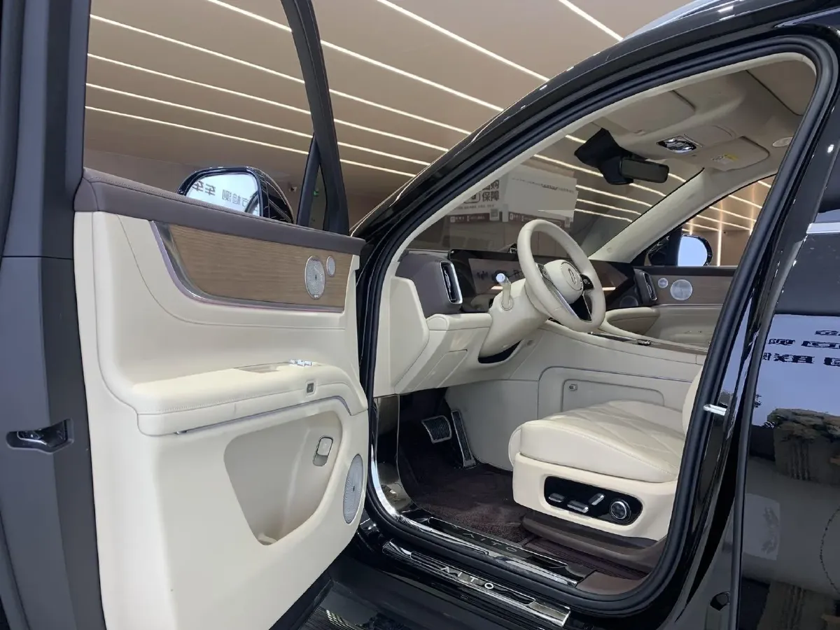 2025 AITO AITO M9 REEV 160HP REEV 52KWH,autocango,china used car exporter,china ev exporter,chinese used car exporter,chinese used ev exporter