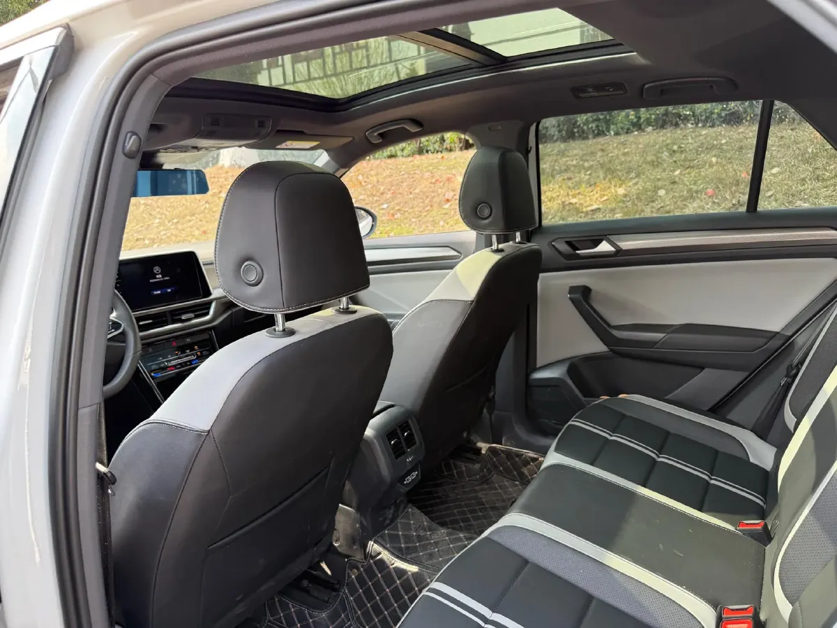 2024 Volkswagen T-Roc 1.5T 160HP L4 7DCT,autocango,china used car exporter,china ev exporter,chinese used car exporter,chinese used ev exporter