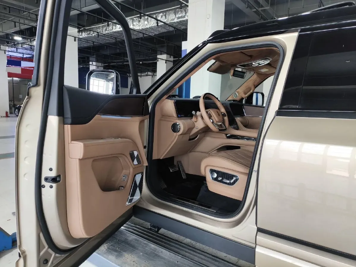 2025 YangWang U8 L REEV 272HP REEV,autocango,china used car exporter,china ev exporter,chinese used car exporter,chinese used ev exporter