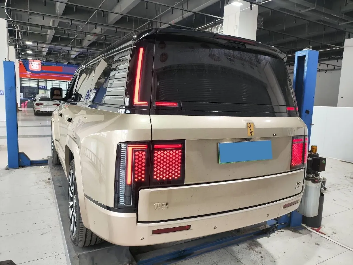 2025 YangWang U8 L REEV 272HP REEV,autocango,china used car exporter,china ev exporter,chinese used car exporter,chinese used ev exporter