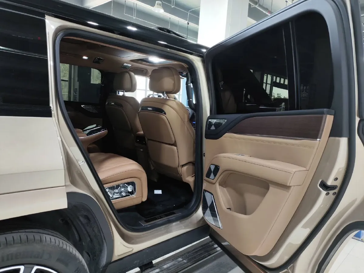 2025 YangWang U8 L REEV 272HP REEV,autocango,china used car exporter,china ev exporter,chinese used car exporter,chinese used ev exporter