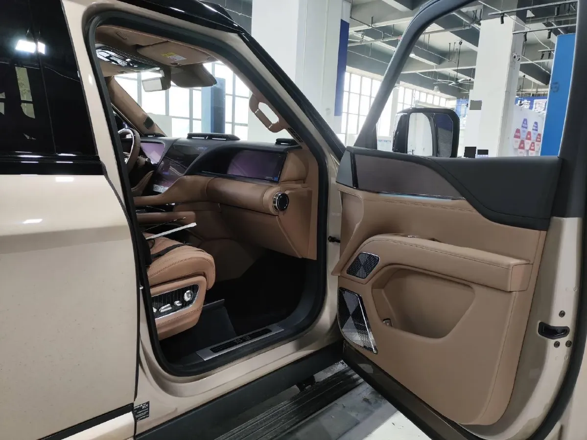 2025 YangWang U8 L REEV 272HP REEV,autocango,china used car exporter,china ev exporter,chinese used car exporter,chinese used ev exporter