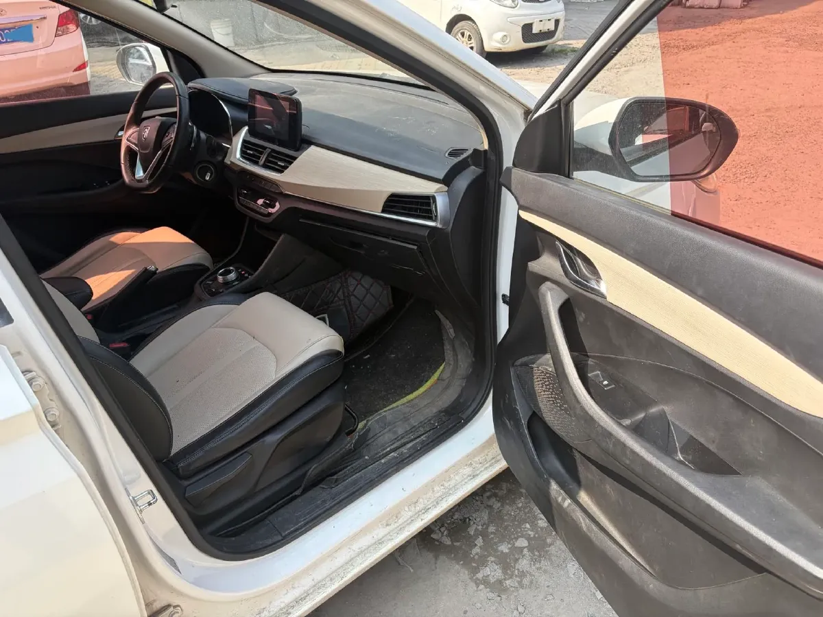 2018 BaoJun 530 1.5T 150HP L4 6MT,autocango,china used car exporter,china ev exporter,chinese used car exporter,chinese used ev exporter