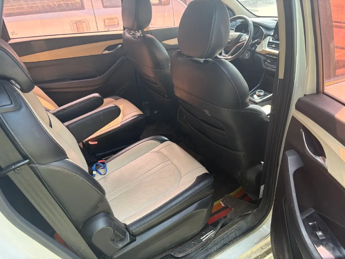 2018 BaoJun 530 1.5T 150HP L4 6MT,autocango,china used car exporter,china ev exporter,chinese used car exporter,chinese used ev exporter