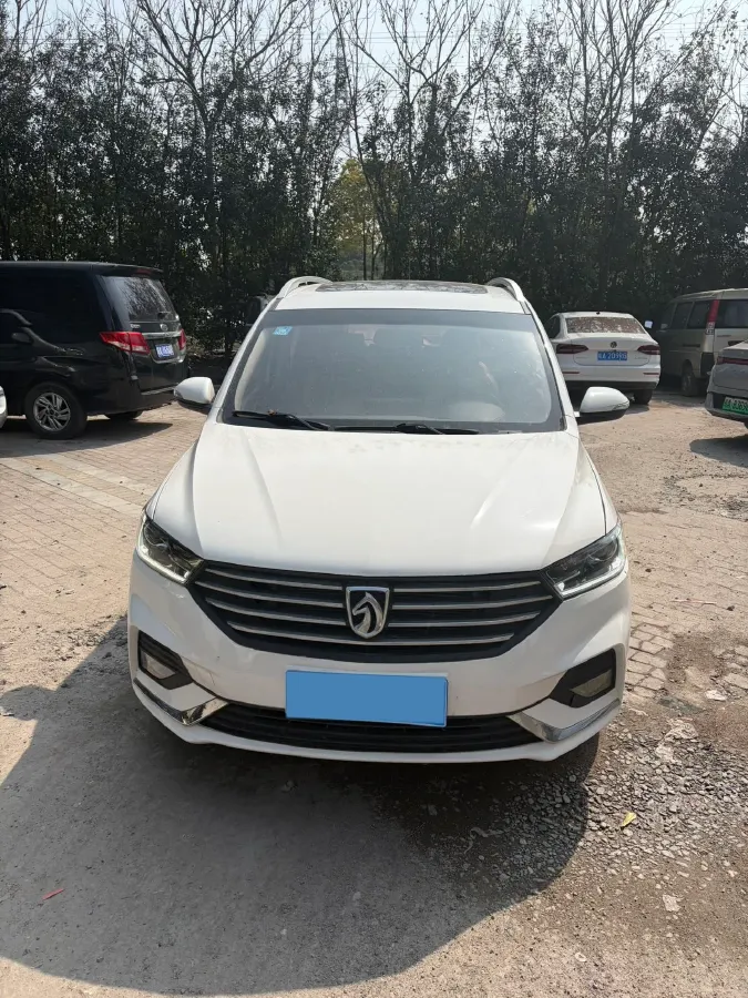 2018 BaoJun 530 1.5T 150HP L4 6MT,autocango,china used car exporter,china ev exporter,chinese used car exporter,chinese used ev exporter