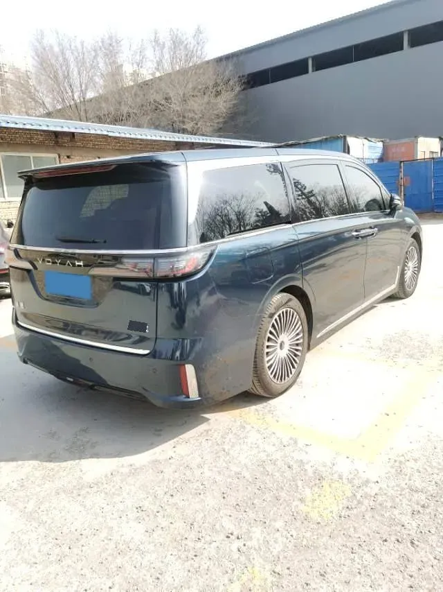 2025 Voyah Dream 1.5T 150HP L4 PHEV 41.7KWH,autocango,china used car exporter,china ev exporter,chinese used car exporter,chinese used ev exporter
