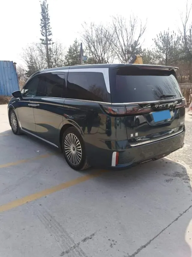 2025 Voyah Dream 1.5T 150HP L4 PHEV 41.7KWH,autocango,china used car exporter,china ev exporter,chinese used car exporter,chinese used ev exporter