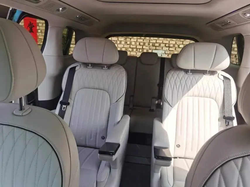 2025 Voyah Dream 1.5T 150HP L4 PHEV 41.7KWH,autocango,china used car exporter,china ev exporter,chinese used car exporter,chinese used ev exporter