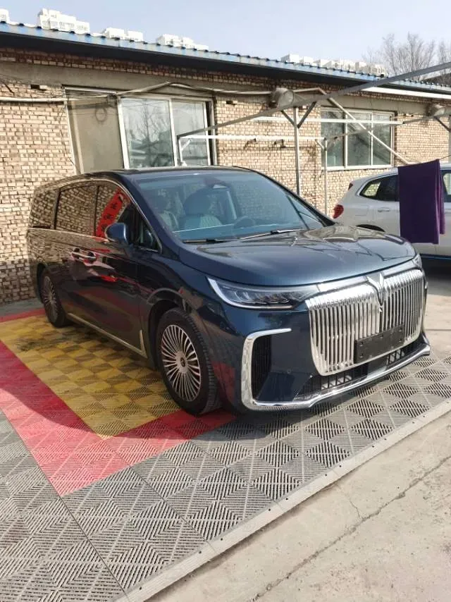 2025 Voyah Dream 1.5T 150HP L4 PHEV 41.7KWH,autocango,china used car exporter,china ev exporter,chinese used car exporter,chinese used ev exporter