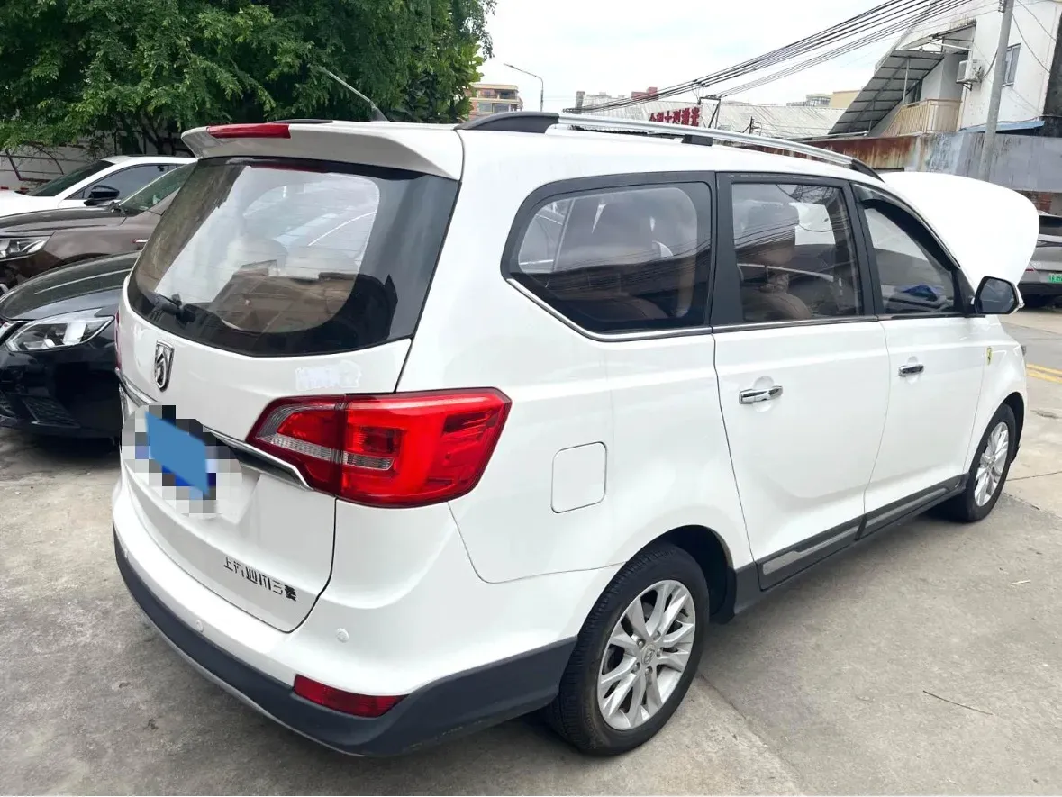 2016 BaoJun 560 1.5T 150HP L4 6MT,autocango,china used car exporter,china ev exporter,chinese used car exporter,chinese used ev exporter
