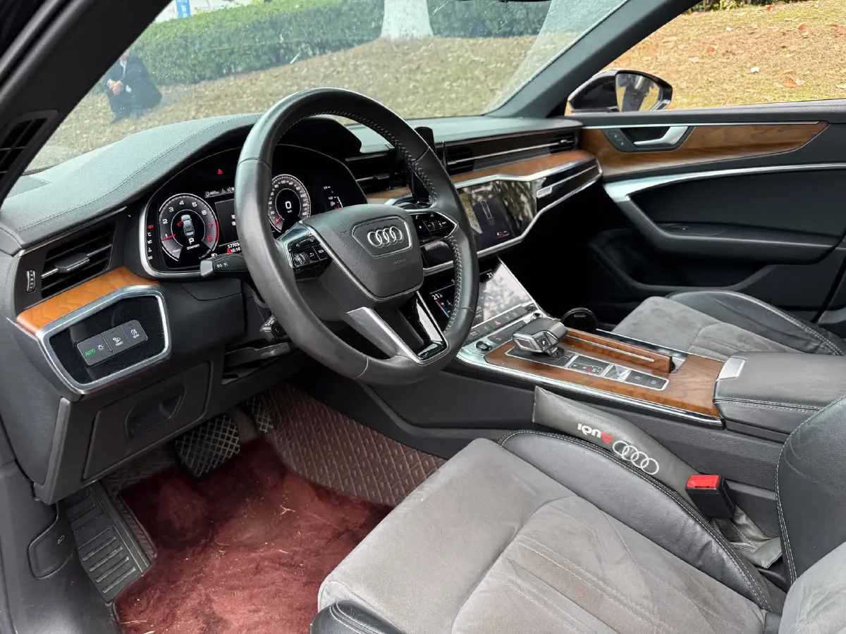 2021 Audi A6L 2.0T 224HP L4 7DCT,autocango,china used car exporter,china ev exporter,chinese used car exporter,chinese used ev exporter