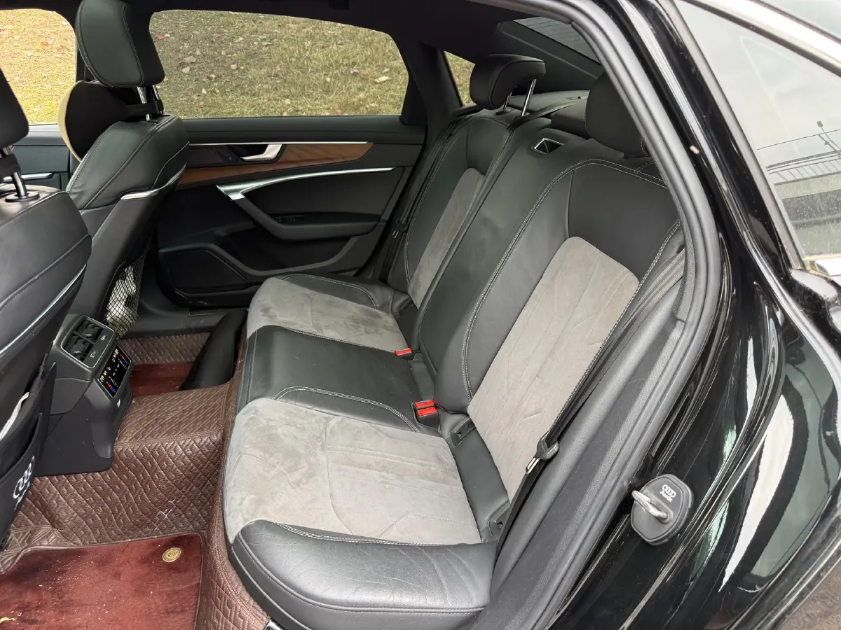 2021 Audi A6L 2.0T 224HP L4 7DCT,autocango,china used car exporter,china ev exporter,chinese used car exporter,chinese used ev exporter