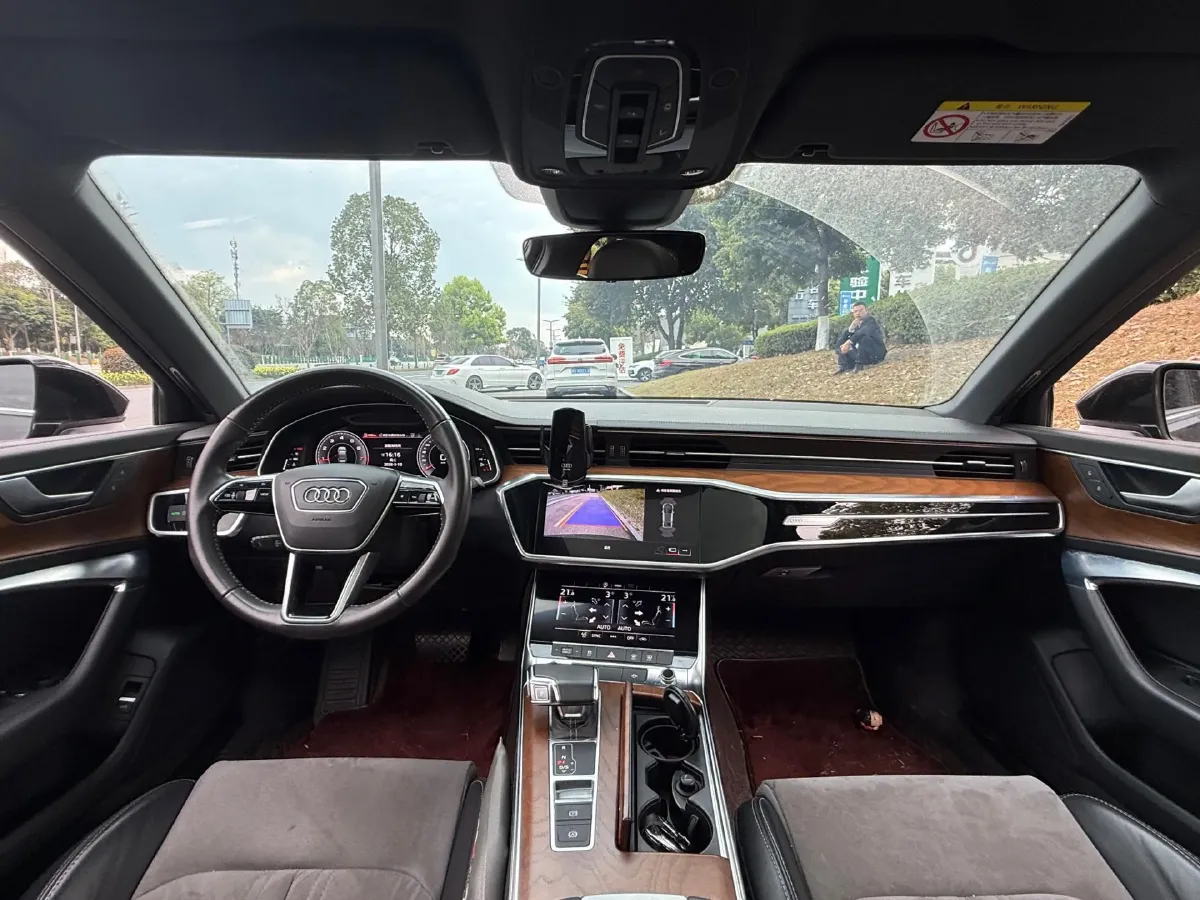 2021 Audi A6L 2.0T 224HP L4 7DCT,autocango,china used car exporter,china ev exporter,chinese used car exporter,chinese used ev exporter