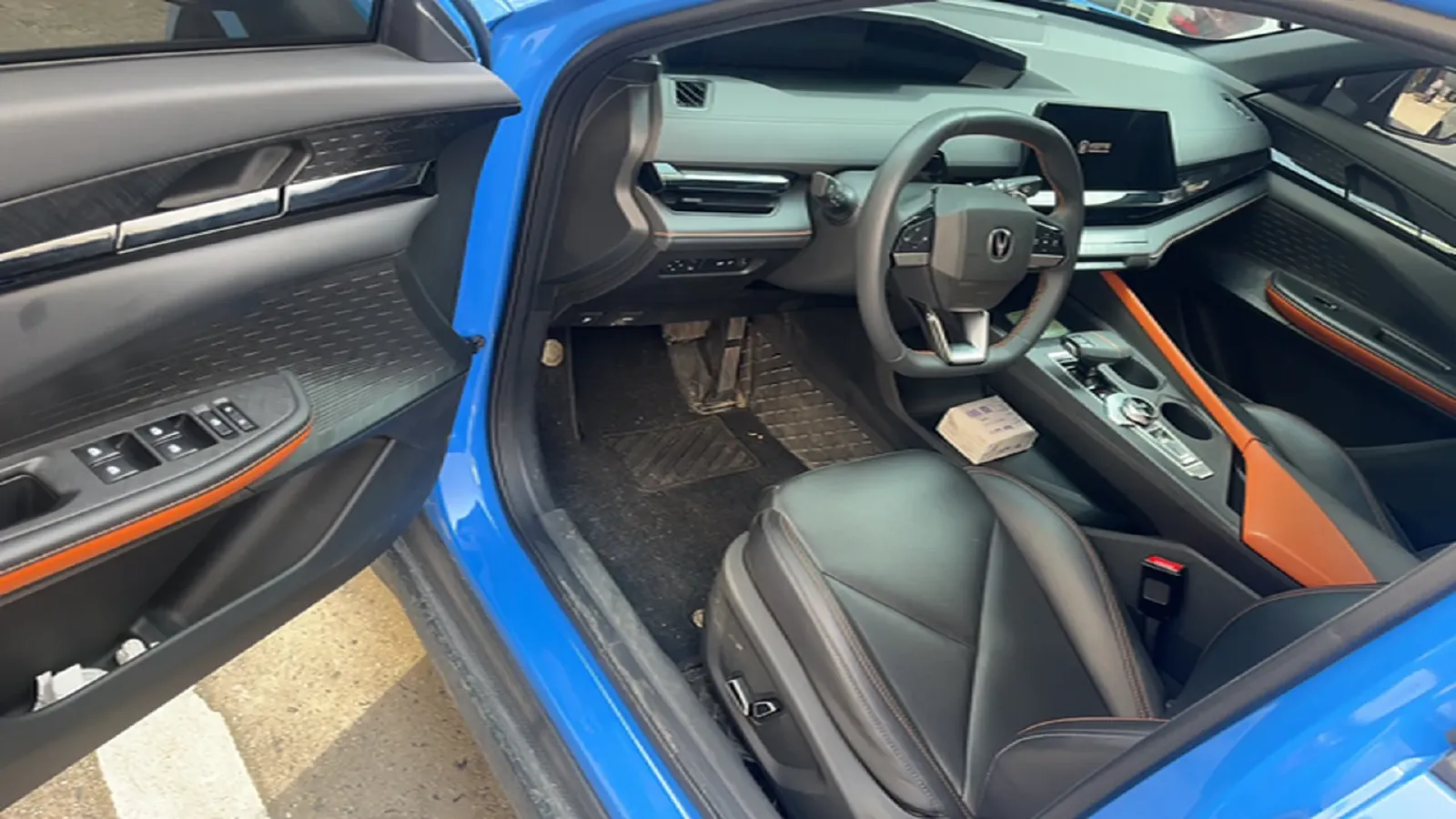 2022 ChangAn UNI-V 1.5T 188HP L4 7DCT,autocango,china used car exporter,china ev exporter,chinese used car exporter,chinese used ev exporter