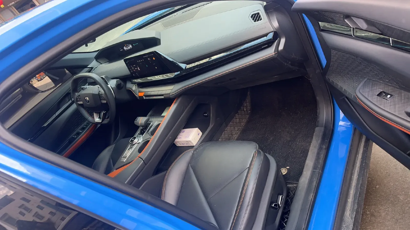 2022 ChangAn UNI-V 1.5T 188HP L4 7DCT,autocango,china used car exporter,china ev exporter,chinese used car exporter,chinese used ev exporter