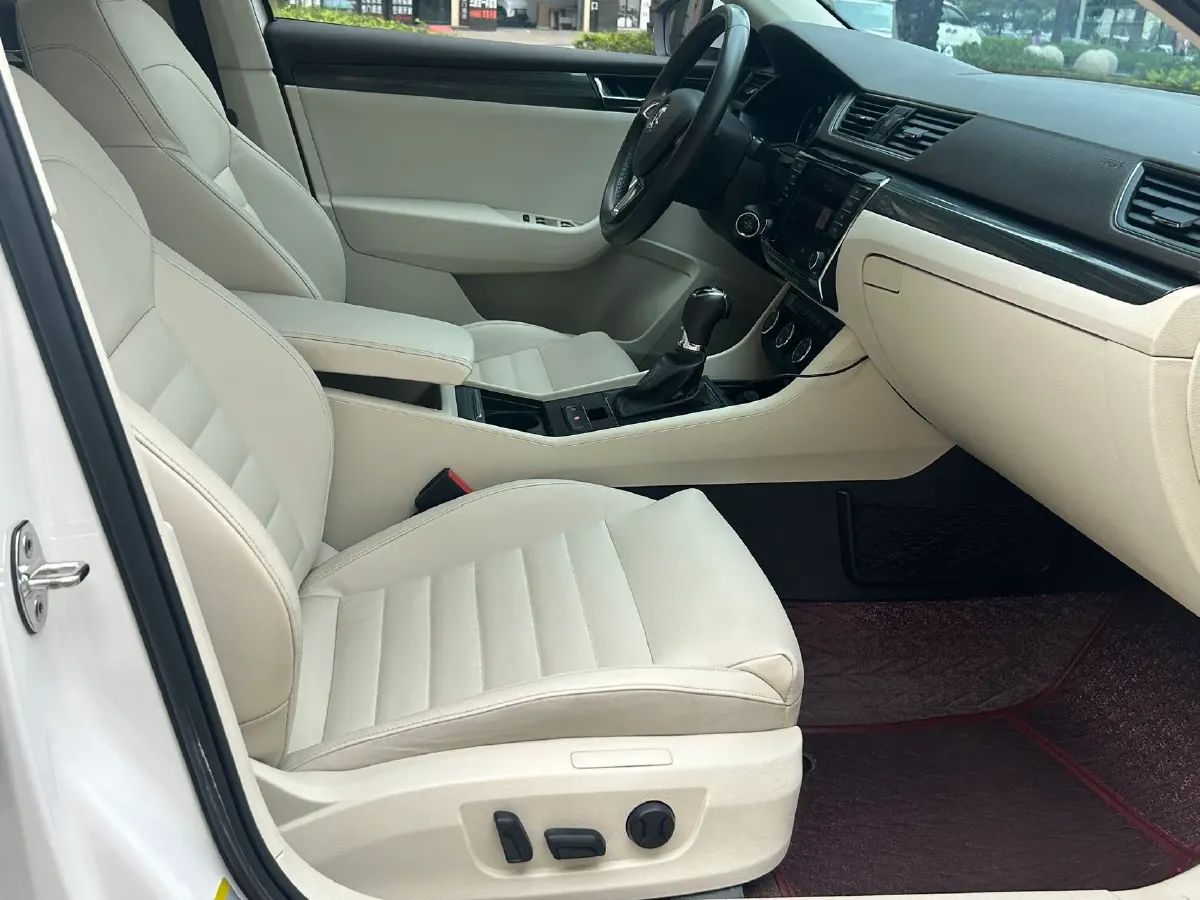 2016 Skoda Superb 1.4T 150HP L4 7DCT,autocango,china used car exporter,china ev exporter,chinese used car exporter,chinese used ev exporter