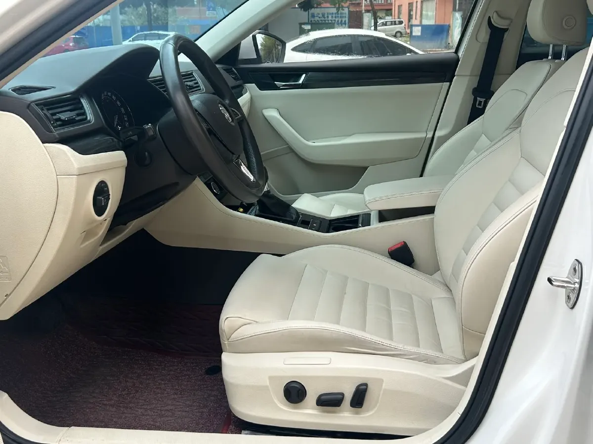 2016 Skoda Superb 1.4T 150HP L4 7DCT,autocango,china used car exporter,china ev exporter,chinese used car exporter,chinese used ev exporter