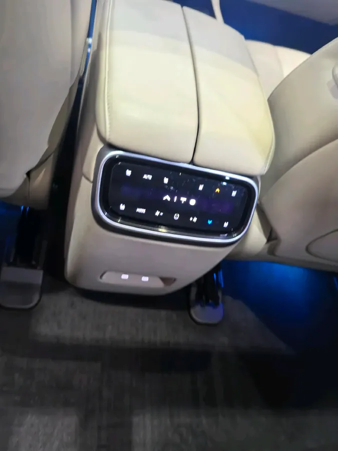 2024 AITO AITO M7 1.5T 152HP L4 REEV 40KWH,autocango,china used car exporter,china ev exporter,chinese used car exporter,chinese used ev exporter