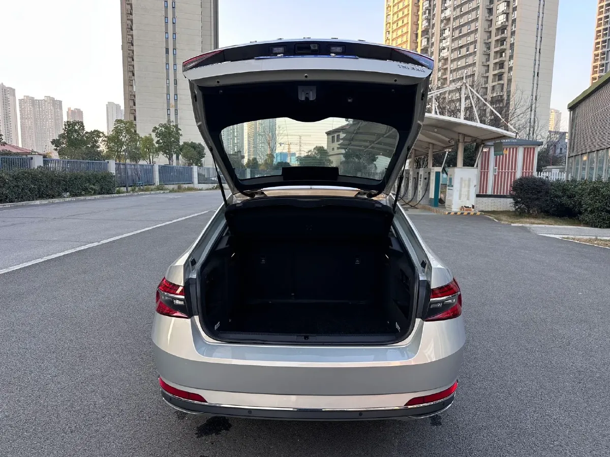 2019 Skoda Superb 2.0T 186HP L4 7DCT,autocango,china used car exporter,china ev exporter,chinese used car exporter,chinese used ev exporter
