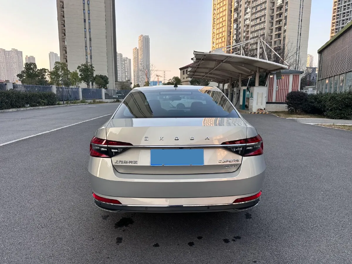 2019 Skoda Superb 2.0T 186HP L4 7DCT,autocango,china used car exporter,china ev exporter,chinese used car exporter,chinese used ev exporter
