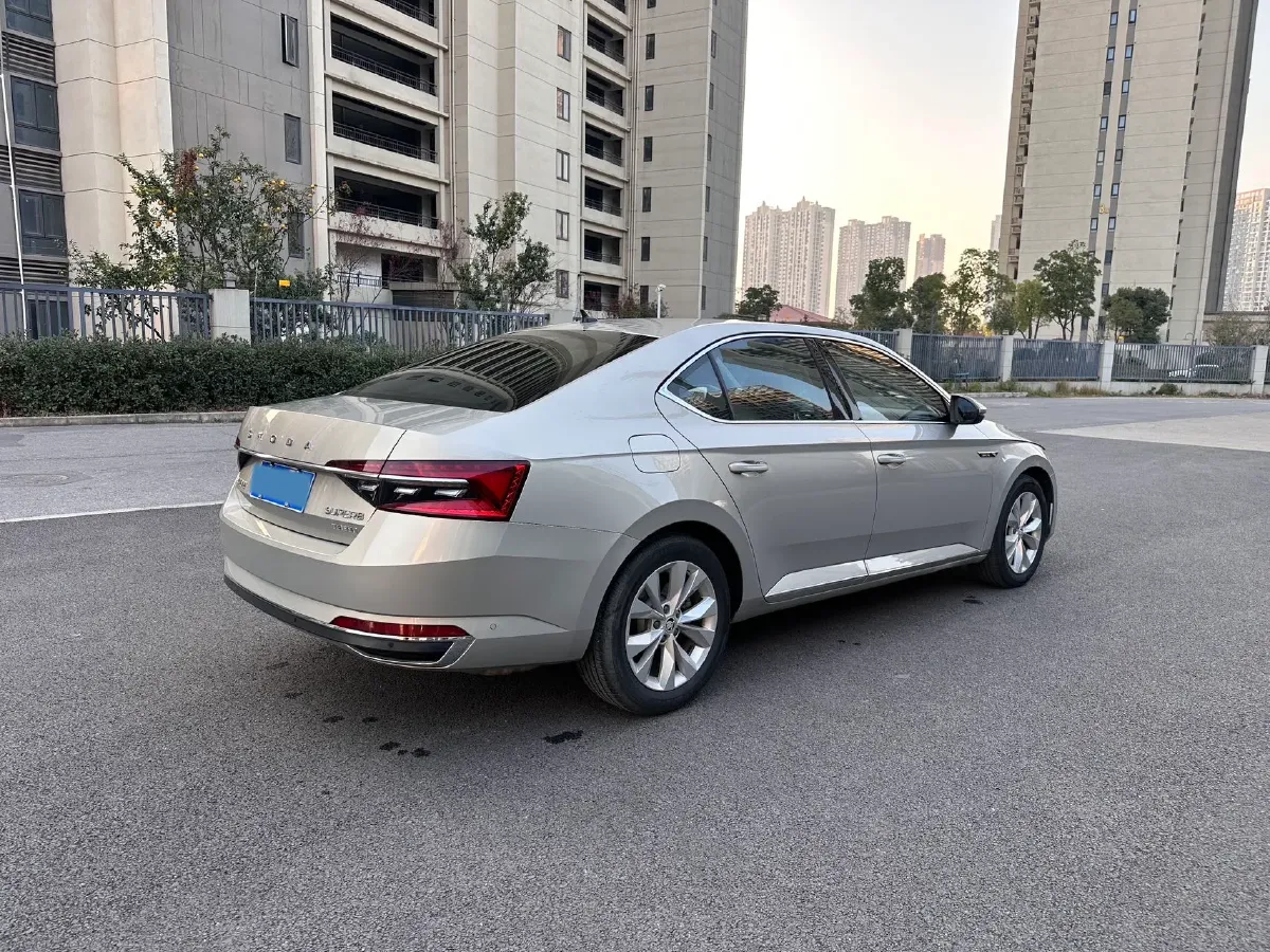 2019 Skoda Superb 2.0T 186HP L4 7DCT,autocango,china used car exporter,china ev exporter,chinese used car exporter,chinese used ev exporter