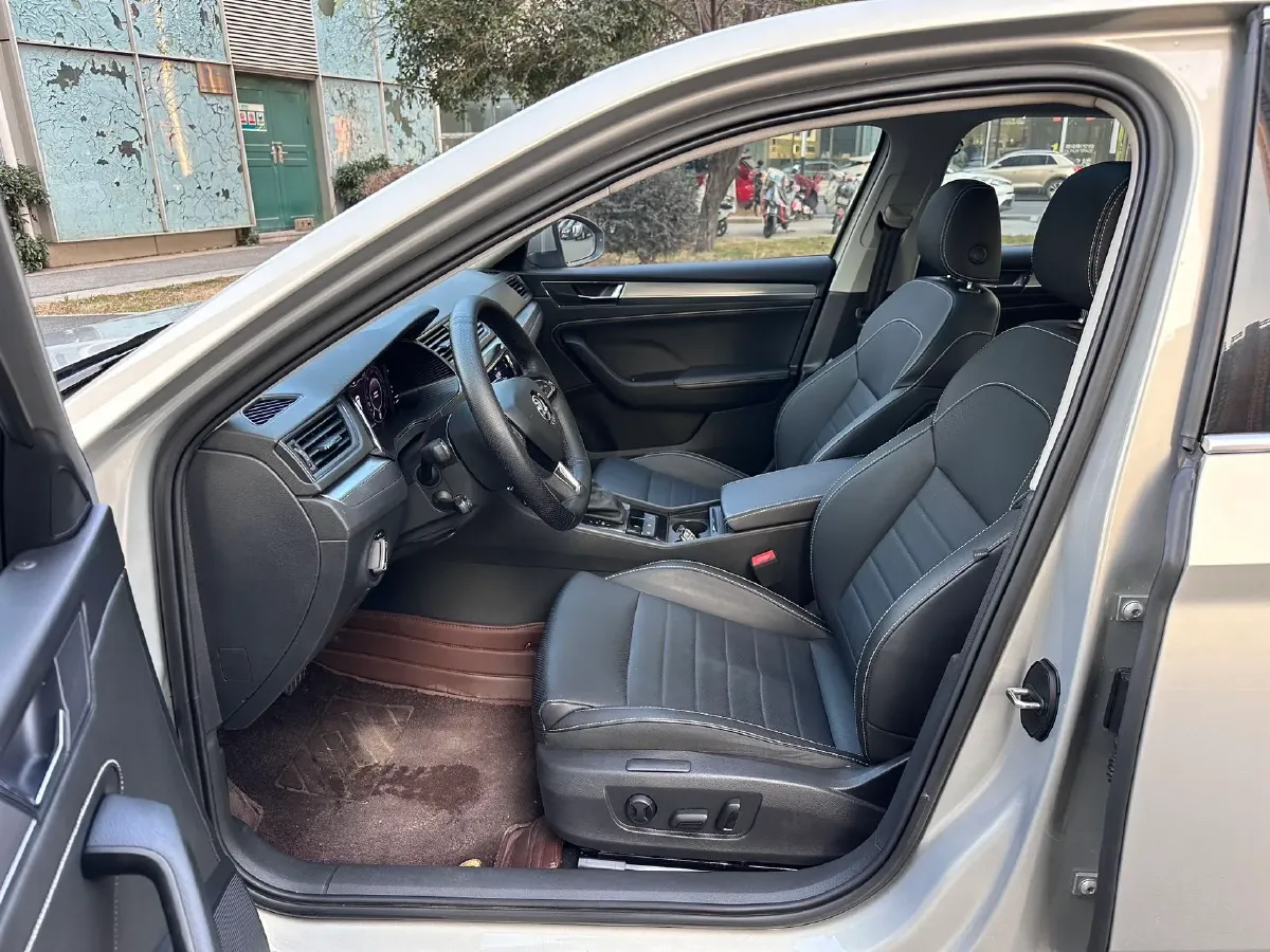 2019 Skoda Superb 2.0T 186HP L4 7DCT,autocango,china used car exporter,china ev exporter,chinese used car exporter,chinese used ev exporter