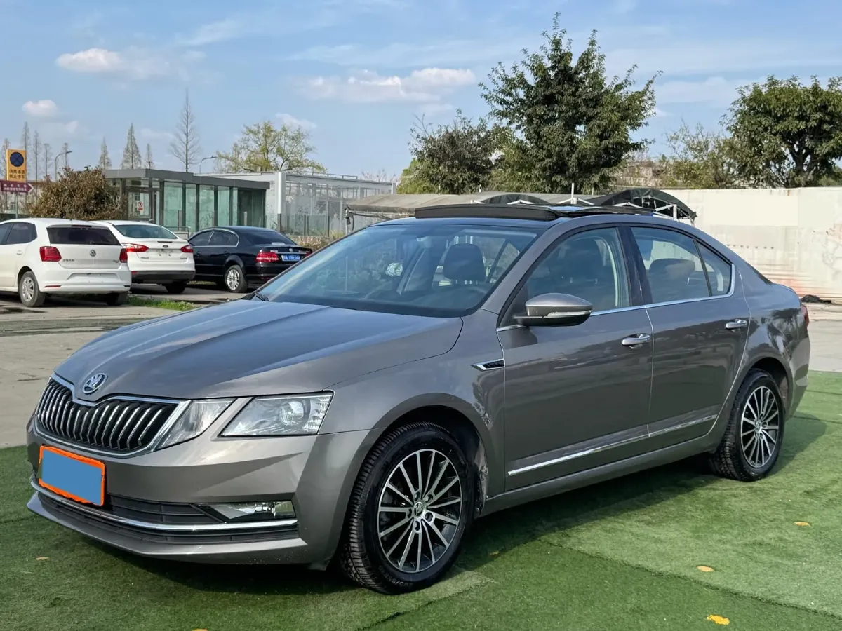 2018 Skoda Octavia 1.2T 116HP L4 7DCT,autocango,china used car exporter,china ev exporter,chinese used car exporter,chinese used ev exporter